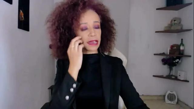 Image 4 of scarlettmalbec Stream on Chaturbate on 27 days ago