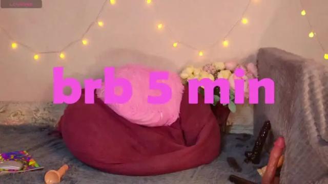Image 2 of scarlettredcherry Stream on Chaturbate on 15 months ago