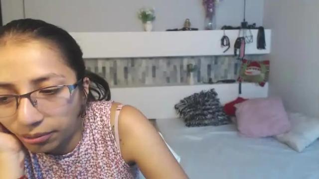Image 12 of scarlettross27 Stream on Chaturbate on 17 months ago