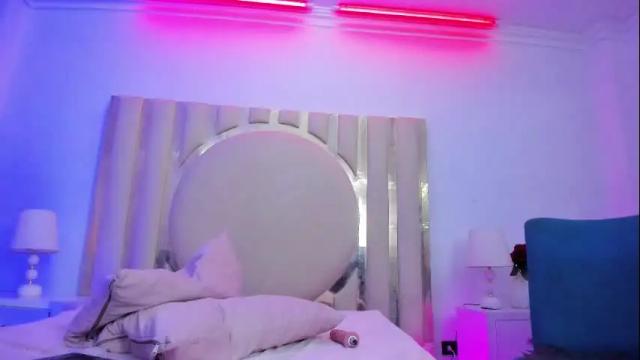 Image 8 of scarlettross_ Stream on Chaturbate on 1 month ago