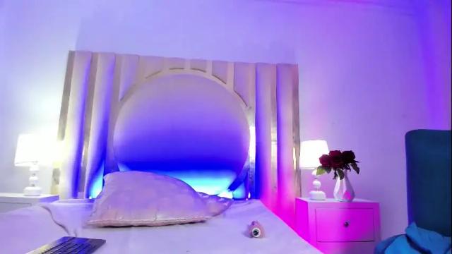 Image 2 of scarlettross_ Stream on Chaturbate on 12 days ago