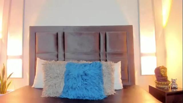 Image 3 of scarlettsanz_ Stream on Chaturbate on 2 months ago