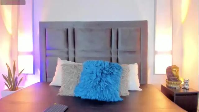 Image 11 of scarlettsanz_ Stream on Chaturbate on 1 month ago
