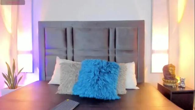 Image 2 of scarlettsanz_ Stream on Chaturbate on 1 month ago