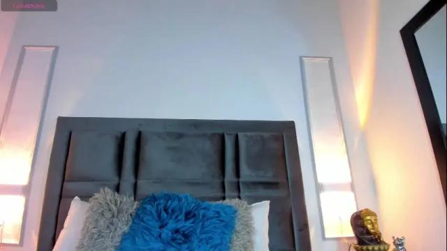 Image 3 of scarlettsanz_ Stream on Chaturbate on 1 month ago
