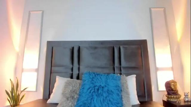 Image 2 of scarlettsanz_ Stream on Chaturbate on 17 days ago