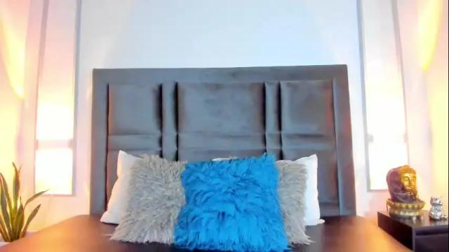 Image 10 of scarlettsanz_ Stream on Chaturbate on 9 days ago