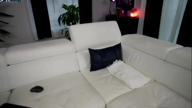 Image 6 of scarlettxoxotarzan Stream on Chaturbate on 1 month ago