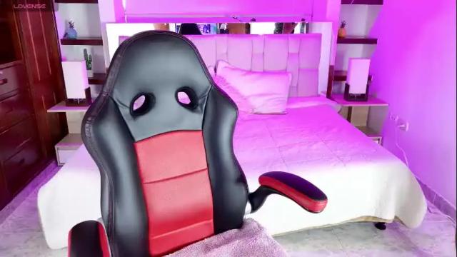 Image 12 of scarlleth_1 Stream on Chaturbate on 1 month ago