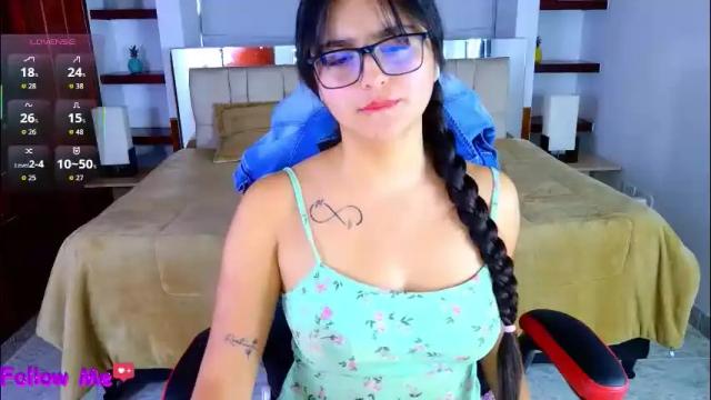 Image 2 of scarlleth_1 Stream on Chaturbate on 25 days ago