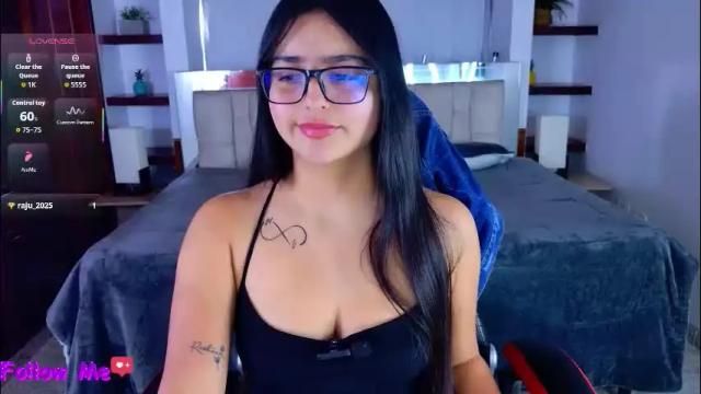 Image 4 of scarlleth_1 Stream on Chaturbate on 15 days ago