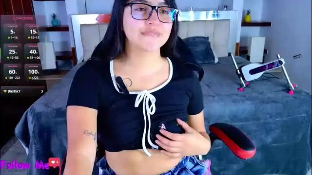 Image 3 of scarlleth_1 Stream on Chaturbate on 8 days ago