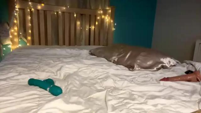 Image 12 of scarrlettjade Stream on Chaturbate on 22 months ago