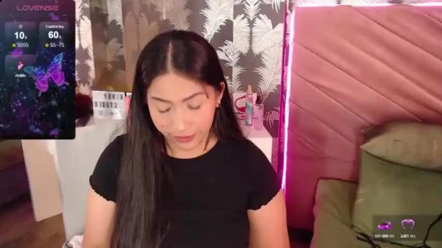 Image 12 of secrets_kinkyy Stream on Chaturbate on 13 months ago
