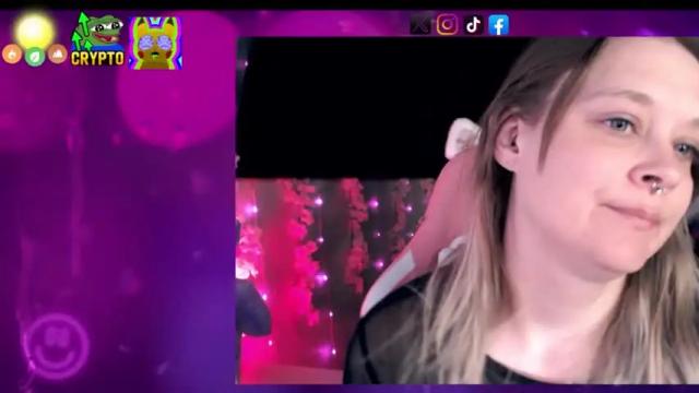 Image 3 of seeellieplay100 Stream on Chaturbate on 12 months ago