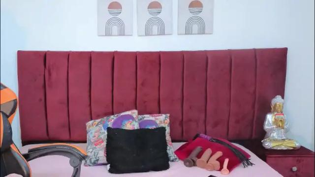 Image 3 of selena_castillo Stream on Chaturbate on 26 days ago