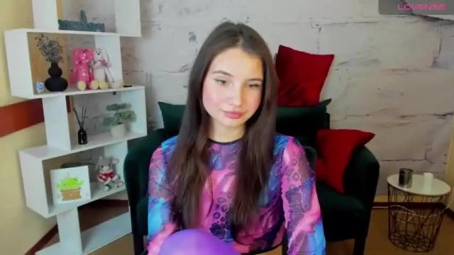 Image 3 of selenaree Stream on Chaturbate on 24 months ago