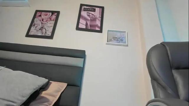 Image 3 of selene_e Stream on Chaturbate on 3 months ago