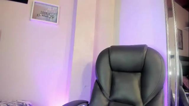 Image 3 of selene_e Stream on Chaturbate on 2 months ago