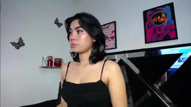 Image 2 of selin_celikk Stream on Chaturbate on 13 months ago
