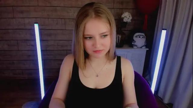 Image 12 of selinswarovski Stream on Chaturbate on 14 days ago