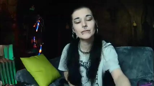 Image 4 of seraphinmunster Stream on Chaturbate on 20 days ago