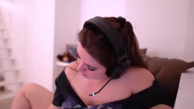 Image 2 of serareads Stream on Chaturbate on 1 month ago