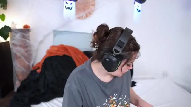 Image 2 of serareads Stream on Chaturbate on 1 day ago