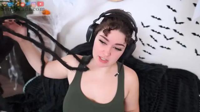 Image 2 of serareads Stream on Chaturbate on 16 hours ago