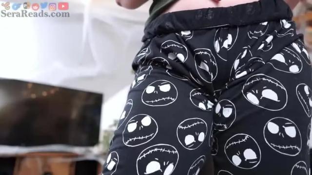 Image 3 of serareads Stream on Chaturbate on 16 hours ago