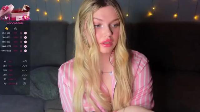 Image 3 of serena_hall Stream on Chaturbate on 20 months ago