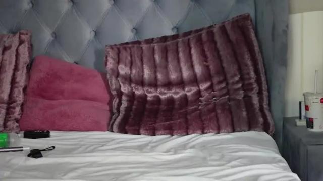 Image 2 of serenabanks Stream on Chaturbate on 14 months ago