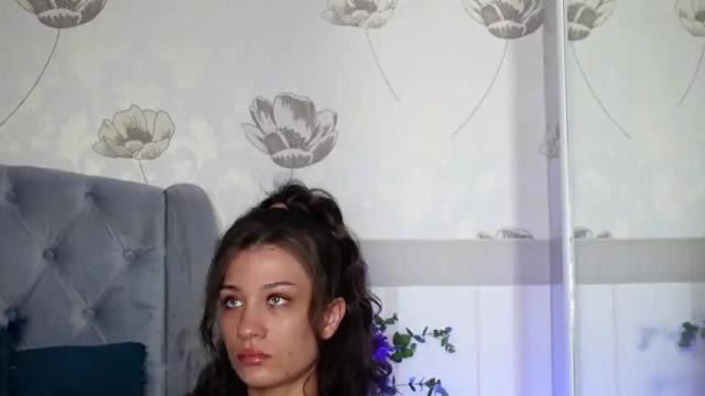 Image 2 of serenabanks Stream on Chaturbate on 13 months ago