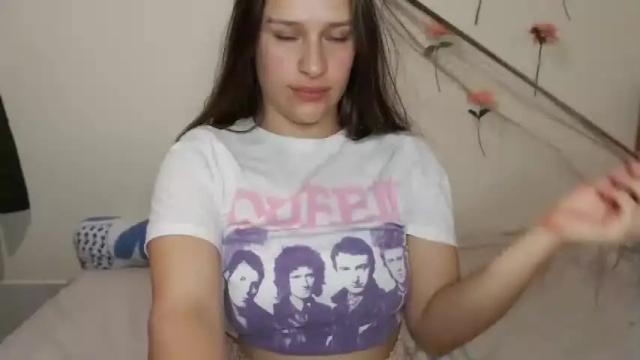 Image 4 of serenity_crystal Stream on Chaturbate on 14 months ago