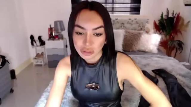 Image 2 of sexenchantresstgirl Stream on Chaturbate on 13 months ago