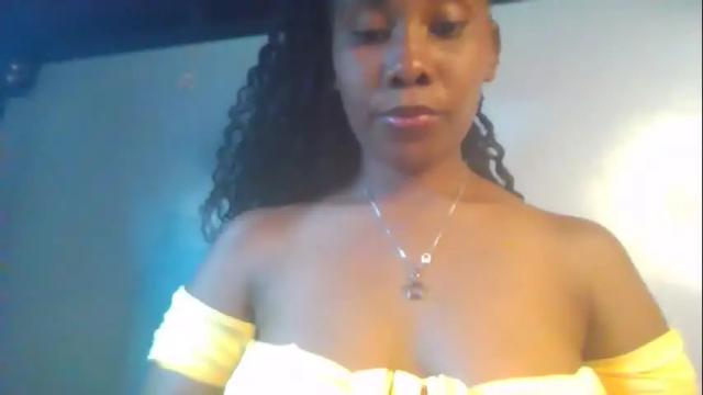 Image 4 of sexie_curvie Stream on Chaturbate on 1 month ago