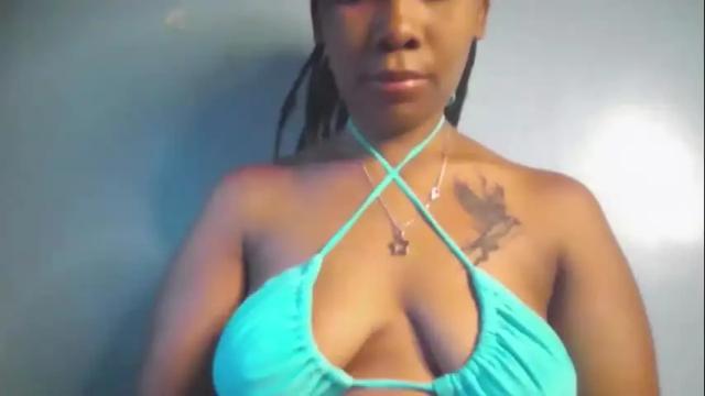 Image 2 of sexie_curvie Stream on Chaturbate on 1 month ago