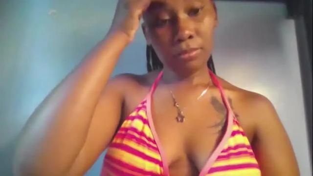 Image 2 of sexie_curvie Stream on Chaturbate on 1 month ago