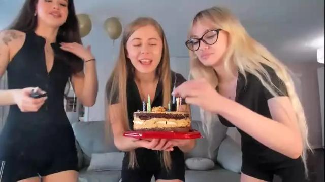 Image 2 of sexxxsirens Stream on Chaturbate on 19 days ago