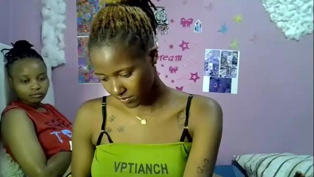 Image 3 of sexxyezzy_ Stream on Chaturbate on 1 month ago