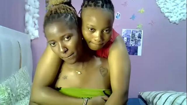 Image 4 of sexxyezzy_ Stream on Chaturbate on 1 month ago