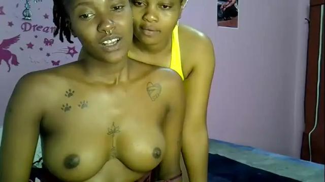 Image 2 of sexxyezzy_ Stream on Chaturbate on 11 days ago
