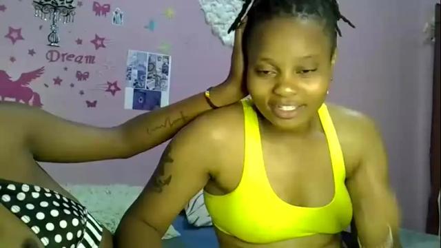 Image 2 of sexxyezzy_ Stream on Chaturbate on 10 days ago