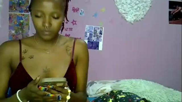 Image 4 of sexxyezzy_ Stream on Chaturbate on 10 days ago