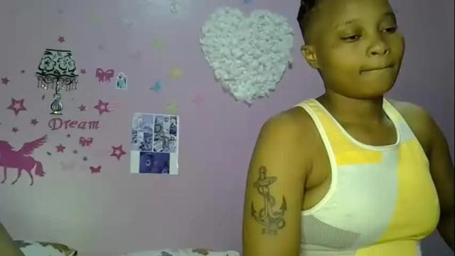 Image 7 of sexxyezzy_ Stream on Chaturbate on 3 days ago