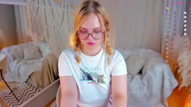 Thumbnail 1, sexy_blonde_doll's Stream at Chaturbate, 12 months ago