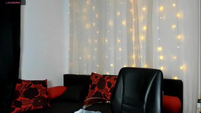 Image 4 of sexy_emeli Stream on Chaturbate on 1 month ago