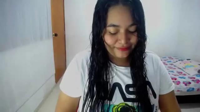 Image 3 of sexy_love_15 Stream on Chaturbate on 14 months ago