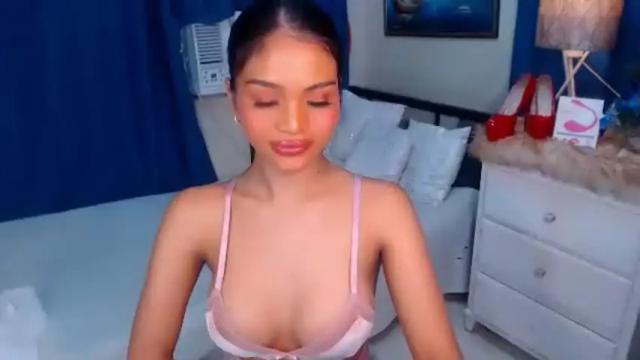 Image 4 of sexyadrianaqueents Stream on Chaturbate on 15 months ago