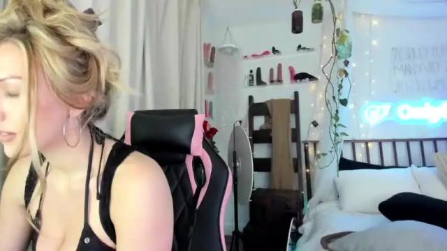 Image 10 of sexyashley_21 Stream on Chaturbate on 7 months ago